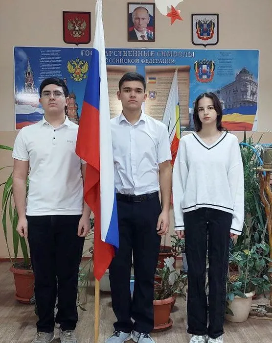 photo_5415946927423033111_y