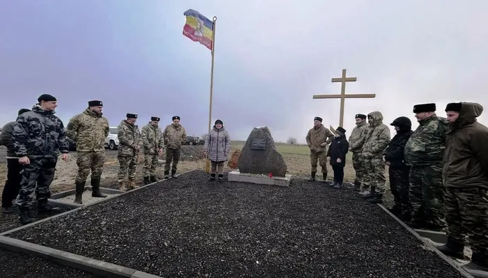 photo_5402201455822835104_y